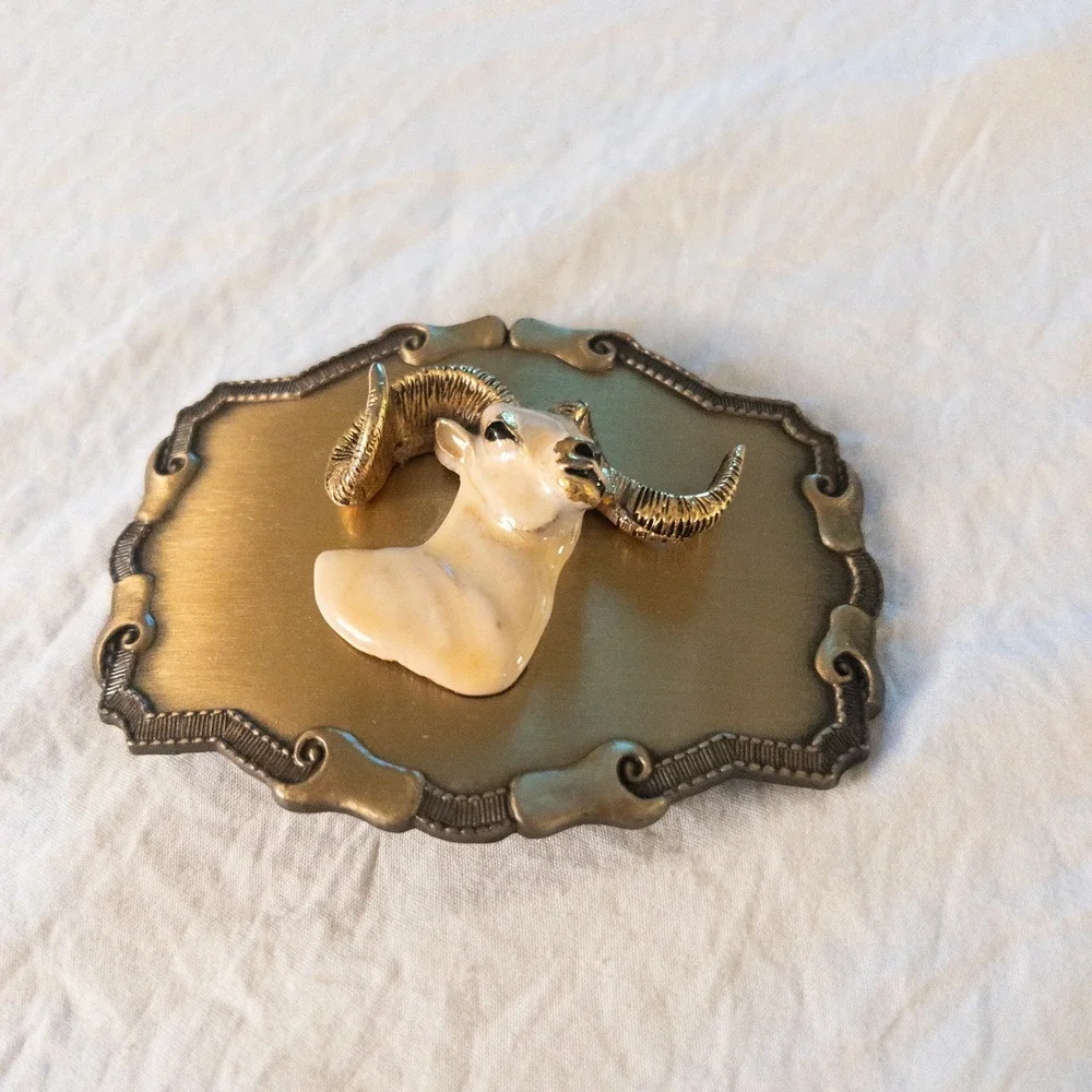Vintage 1977 Raintree Belt Buckle Gold Ram Outdoors Hunting‎ Sportsman